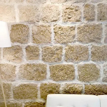 Luxury Designer Apartment With Terrace In Center Split