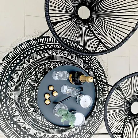Luxury Designer Apartment With Terrace In Center Split